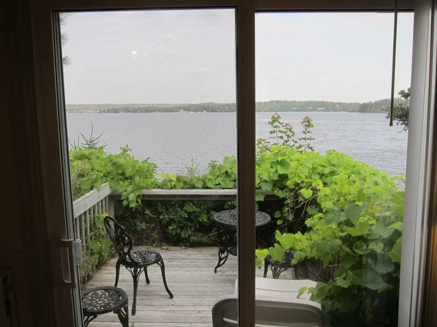 Bay Breeze Motel & Cottages