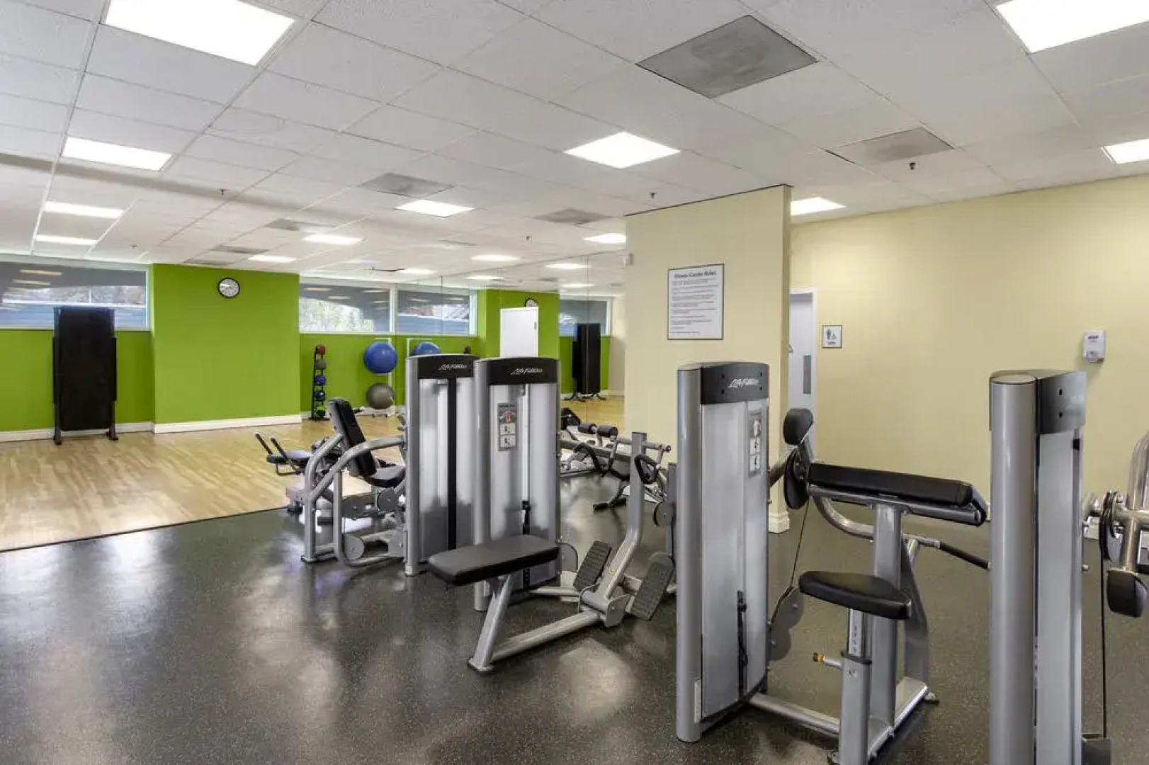 Oakwood Eaves Mountain View at Middlefield