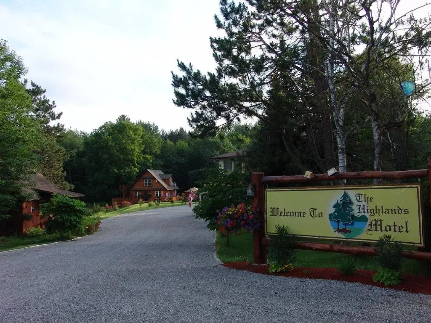 The Highlands Motel & Lodge