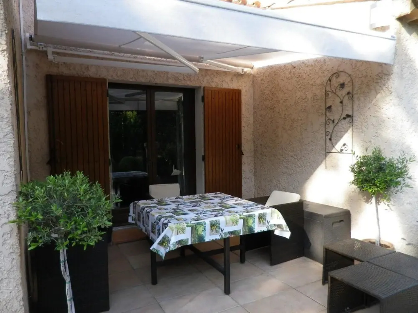 Villa With 3 Bedrooms in Taillades, With Wonderful Mountain View, Priv