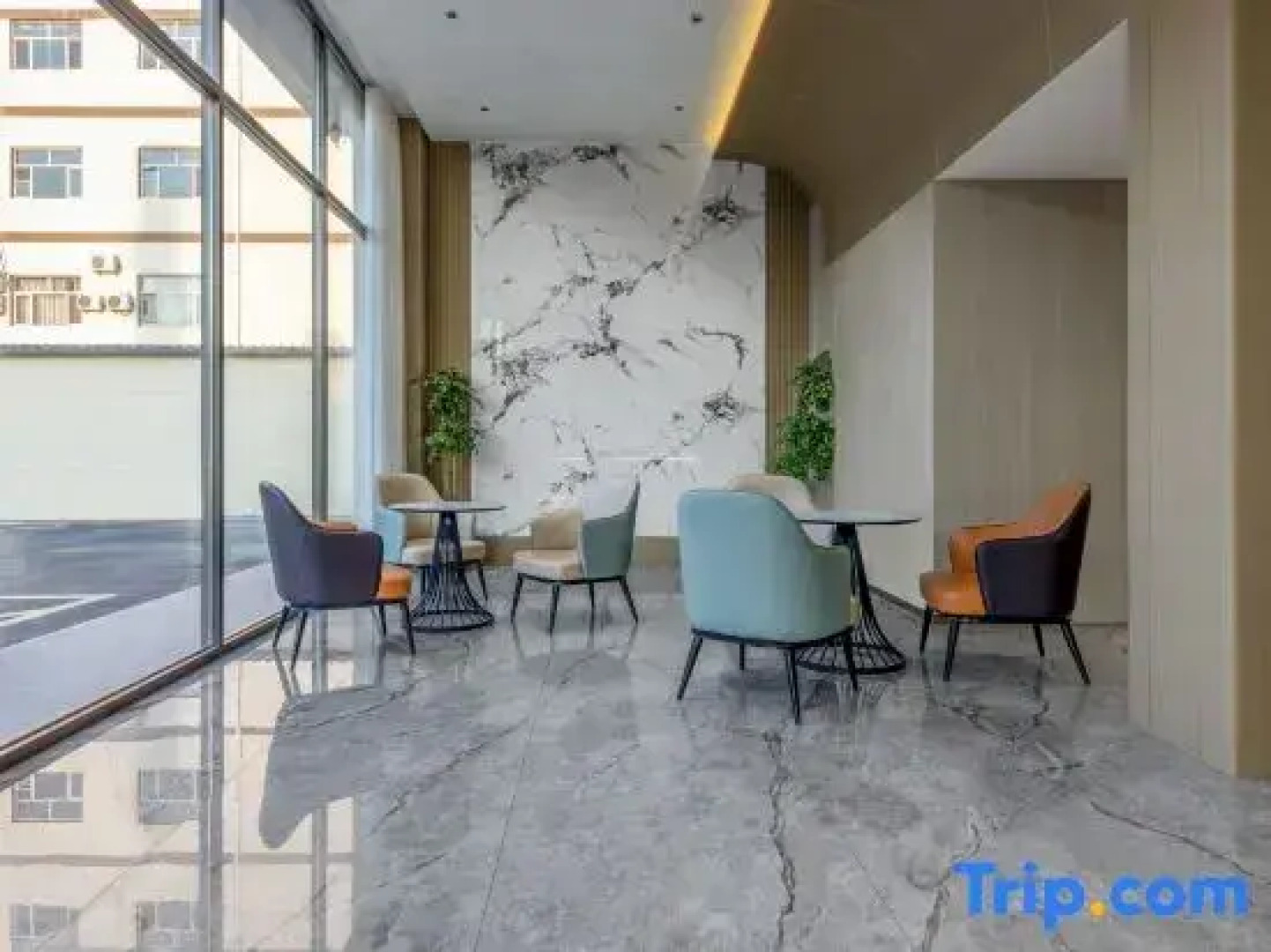 Elong R.YUN Hotel (Wulanchabu Fengzhen Railway Station)