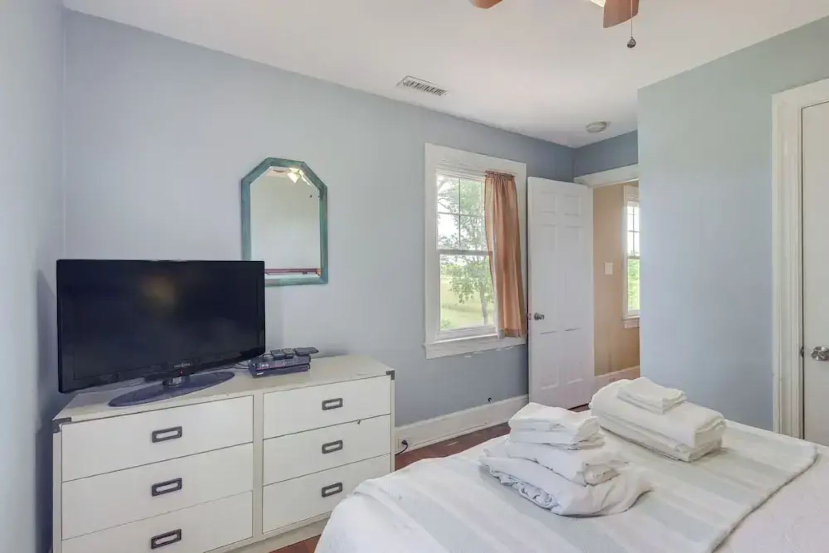 Updated Cape Charles Home ~ 2 Mi to Beachfront!