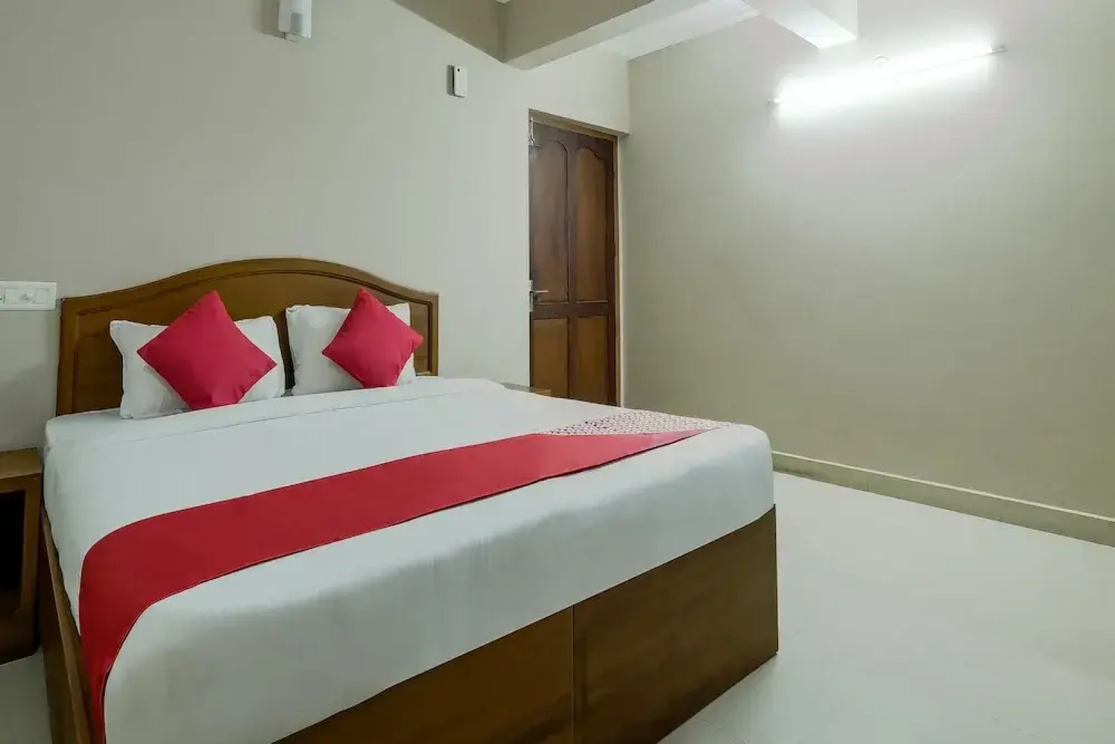 OYO Flagship 240 Southern Railway Station