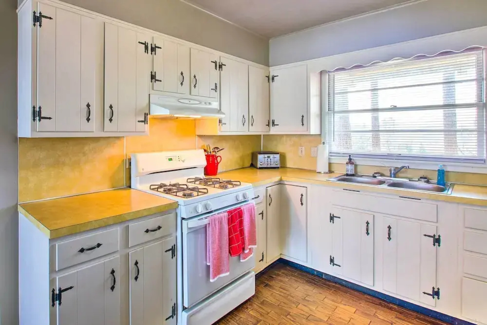 Lakefront Hot Springs Vacation Rental w/ Dock