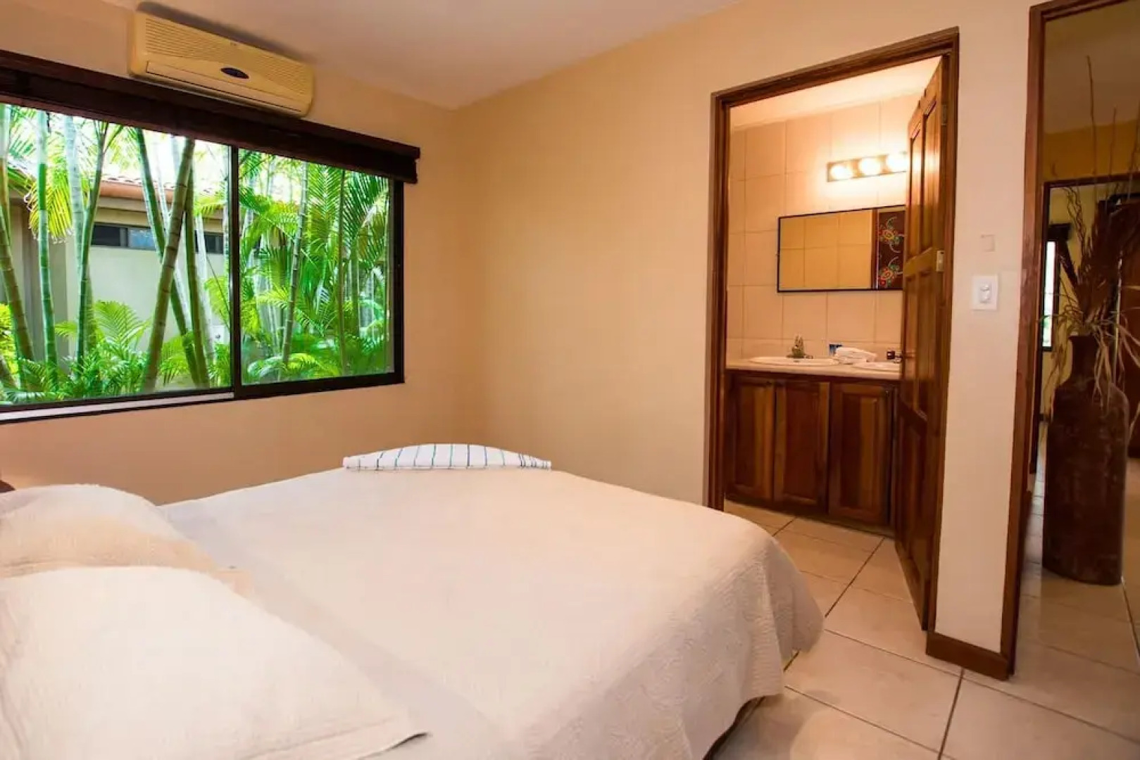Colorful Condo with a Swimming Pool and Close Proximity to El Coco and the Beach