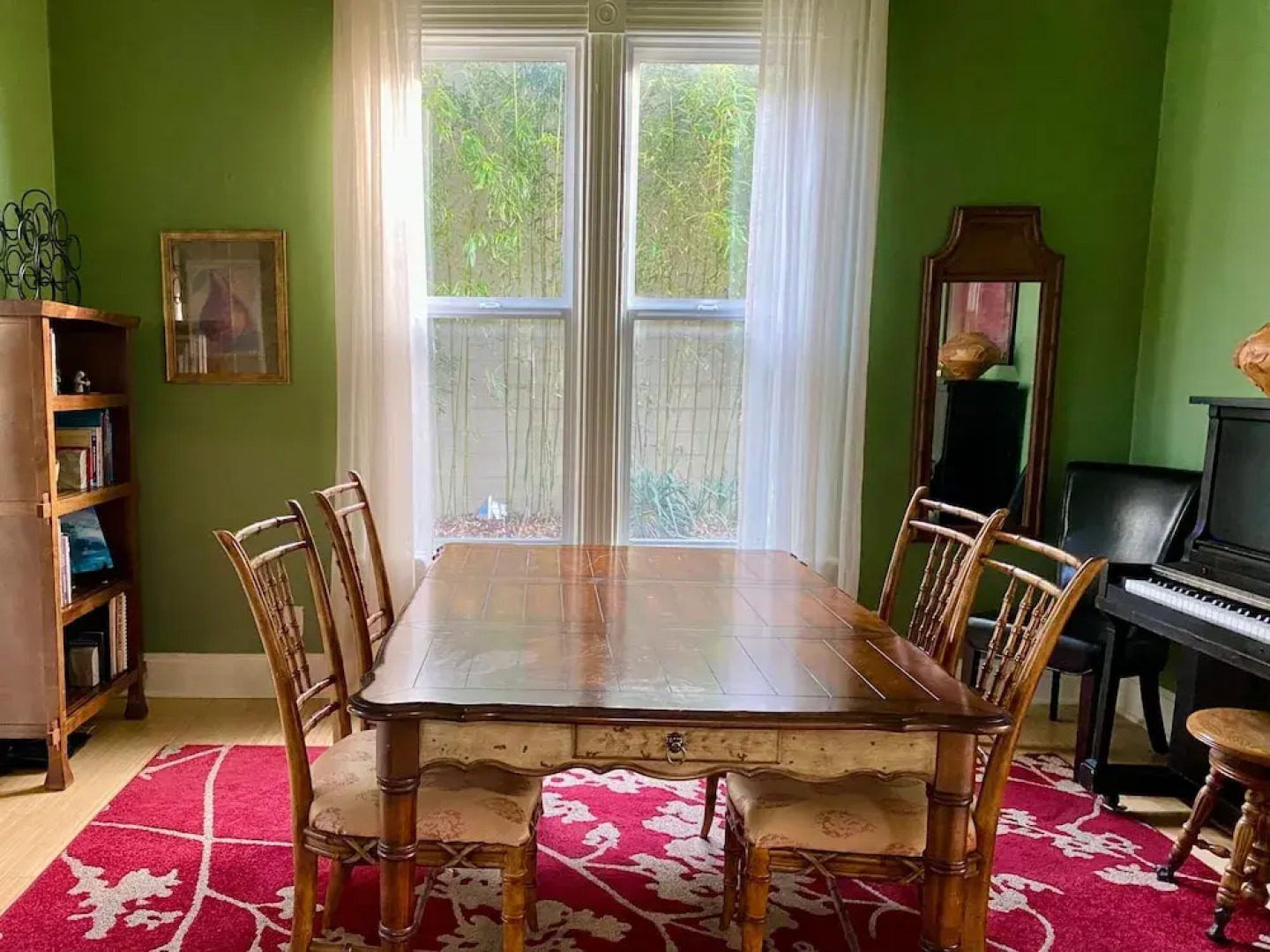 Victorian on Garden Best Location in Town