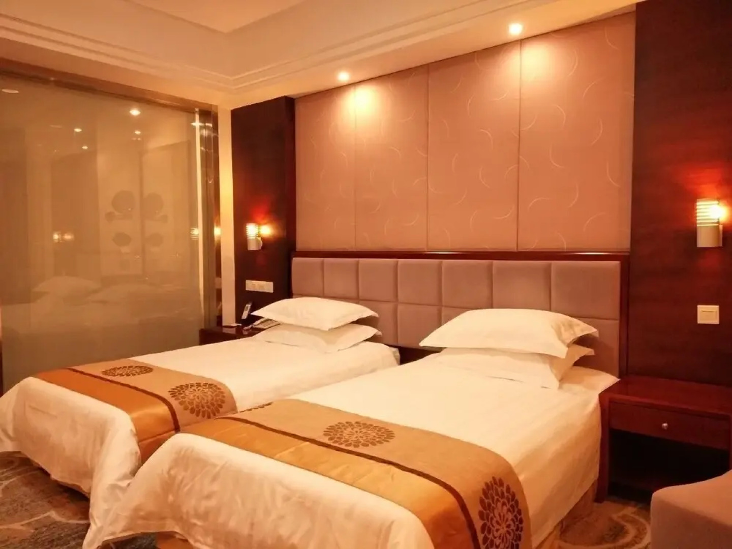 Jiuhuashan Center Hotel