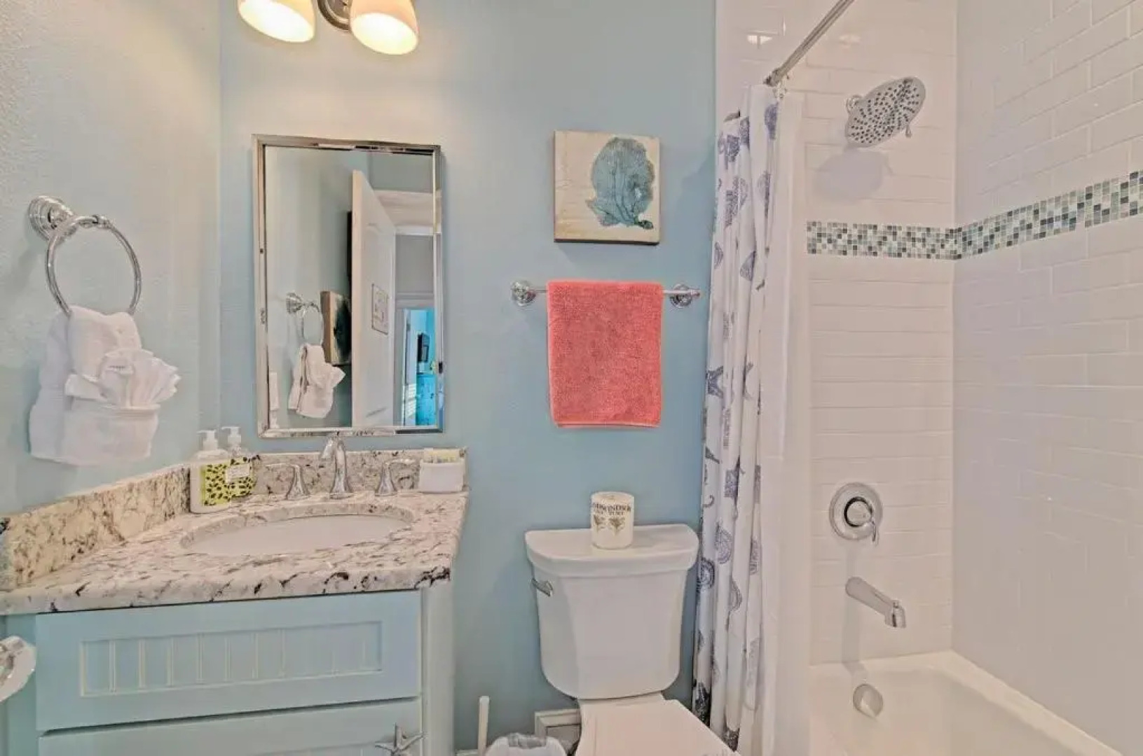 4 Bed 3 Bath BUNGALOW Heated Pool and Spa Bikes Kayaks free WiFi