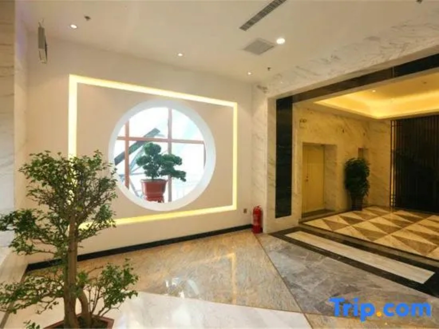 Tianfu Yunqi Business Hotel