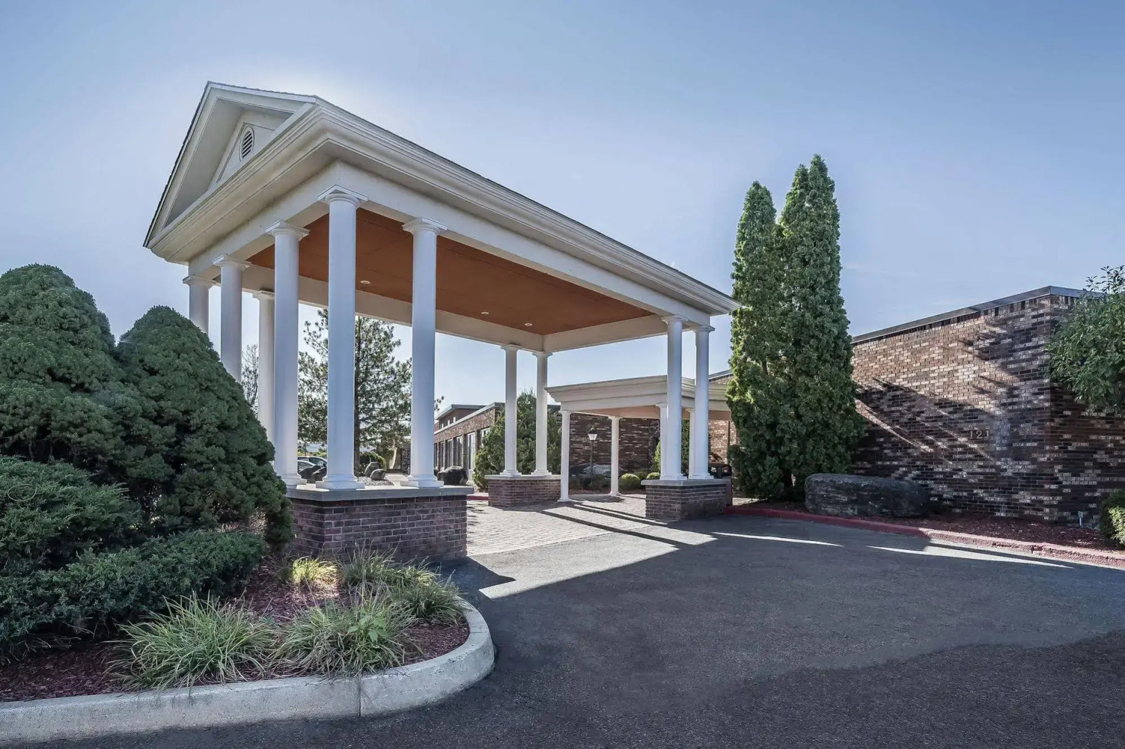 Best Western Plus Inn of Cobleskill