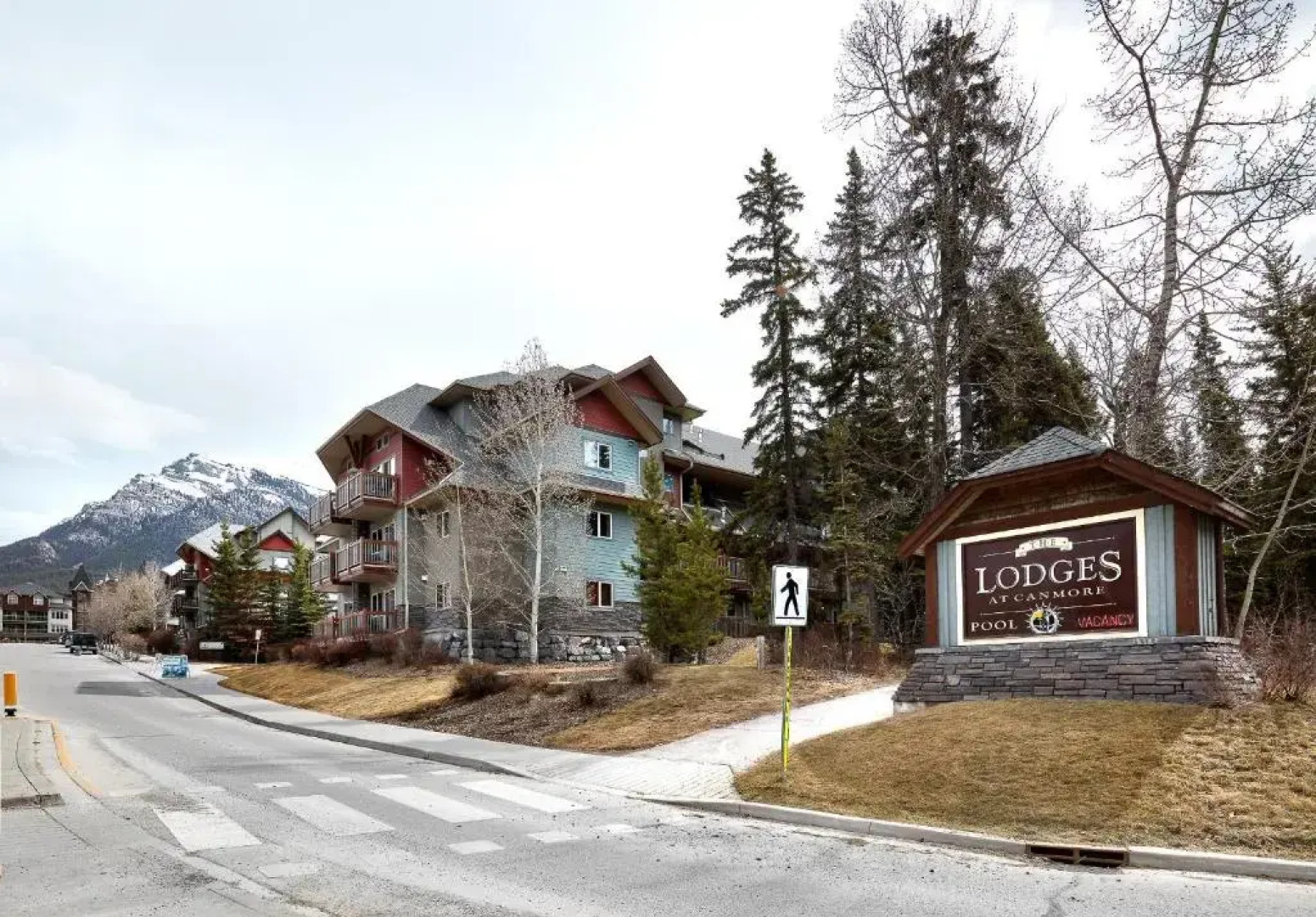 Newly Renovated Grizzly Lodge, Spacious 3BR 2BA with open pool, hot tub