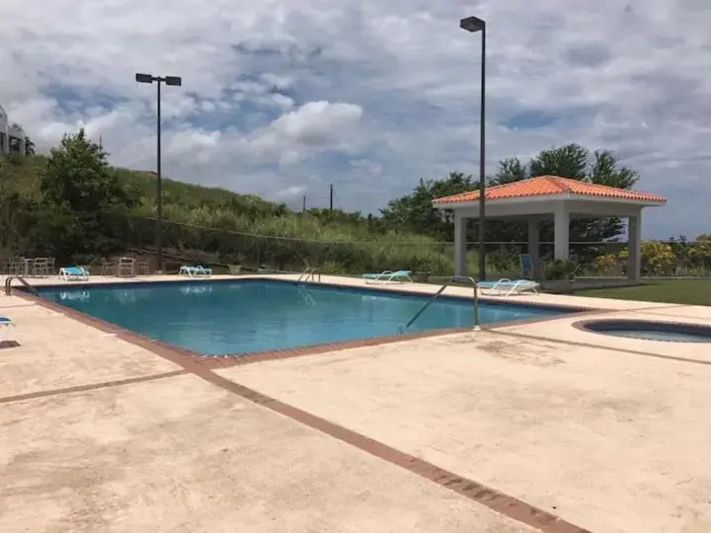 3 Bedroom Apt. close to main beaches/ attractions