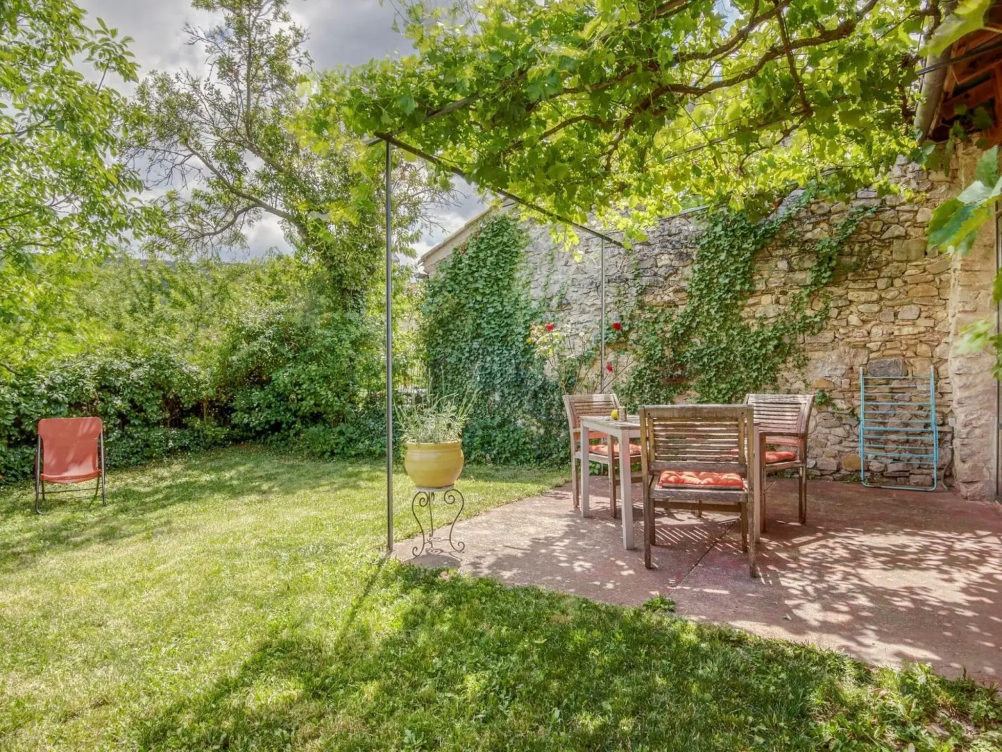Cozy Holiday Home in Marignac-en-Diois with Garden