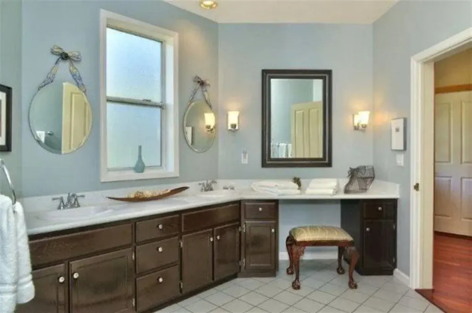 Bay Hill Mansion Bed & Breakfast