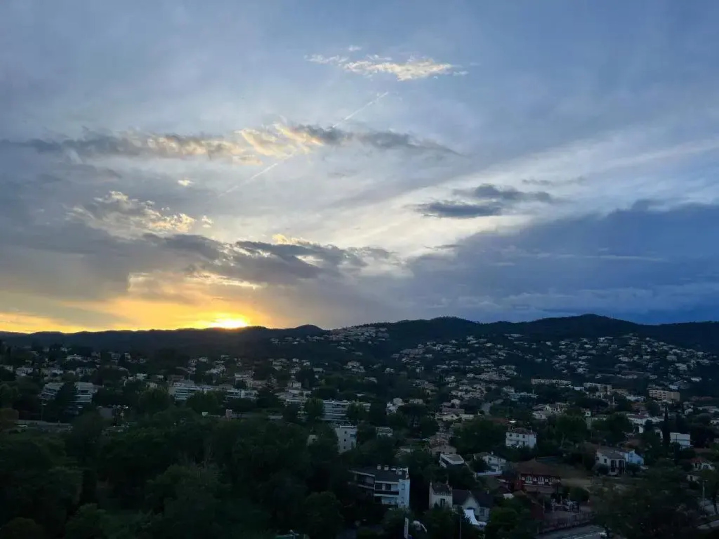 Cannes Marina Résidence Le Surcouf - Studio de 28m2 au 10ème étage avec piscine, terrasse, parking, vue montagne et port : Mandelieu-La Napoule