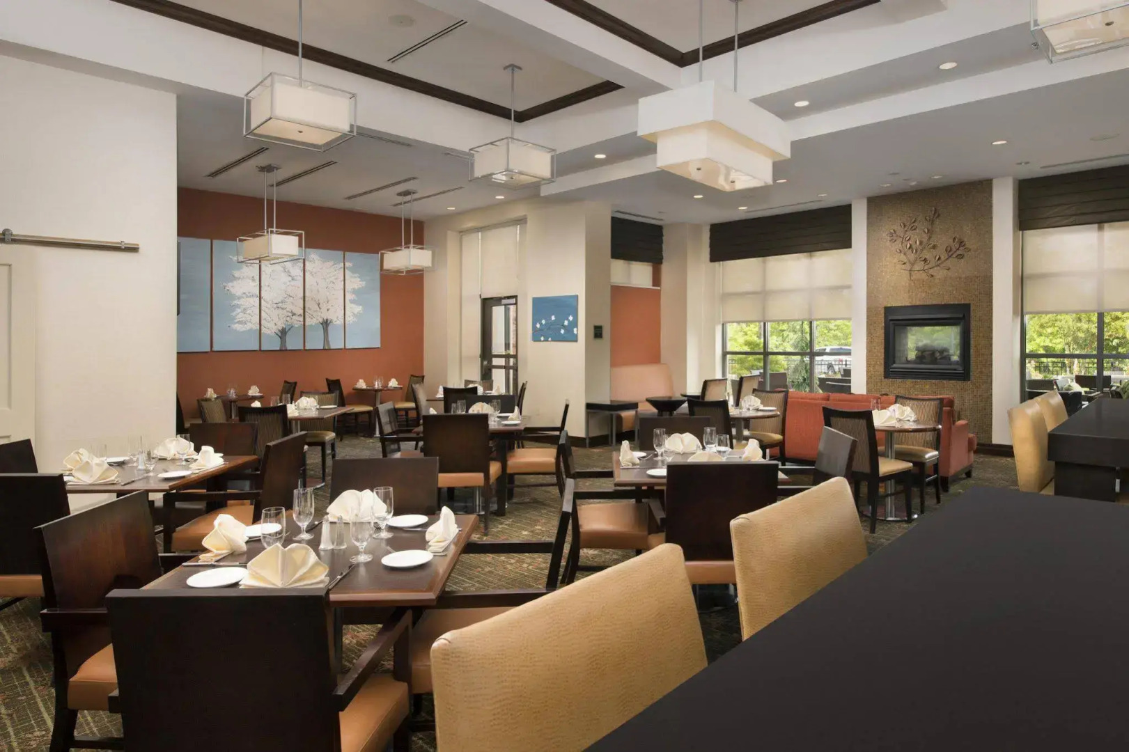 DoubleTree by Hilton Sterling - Dulles Airport