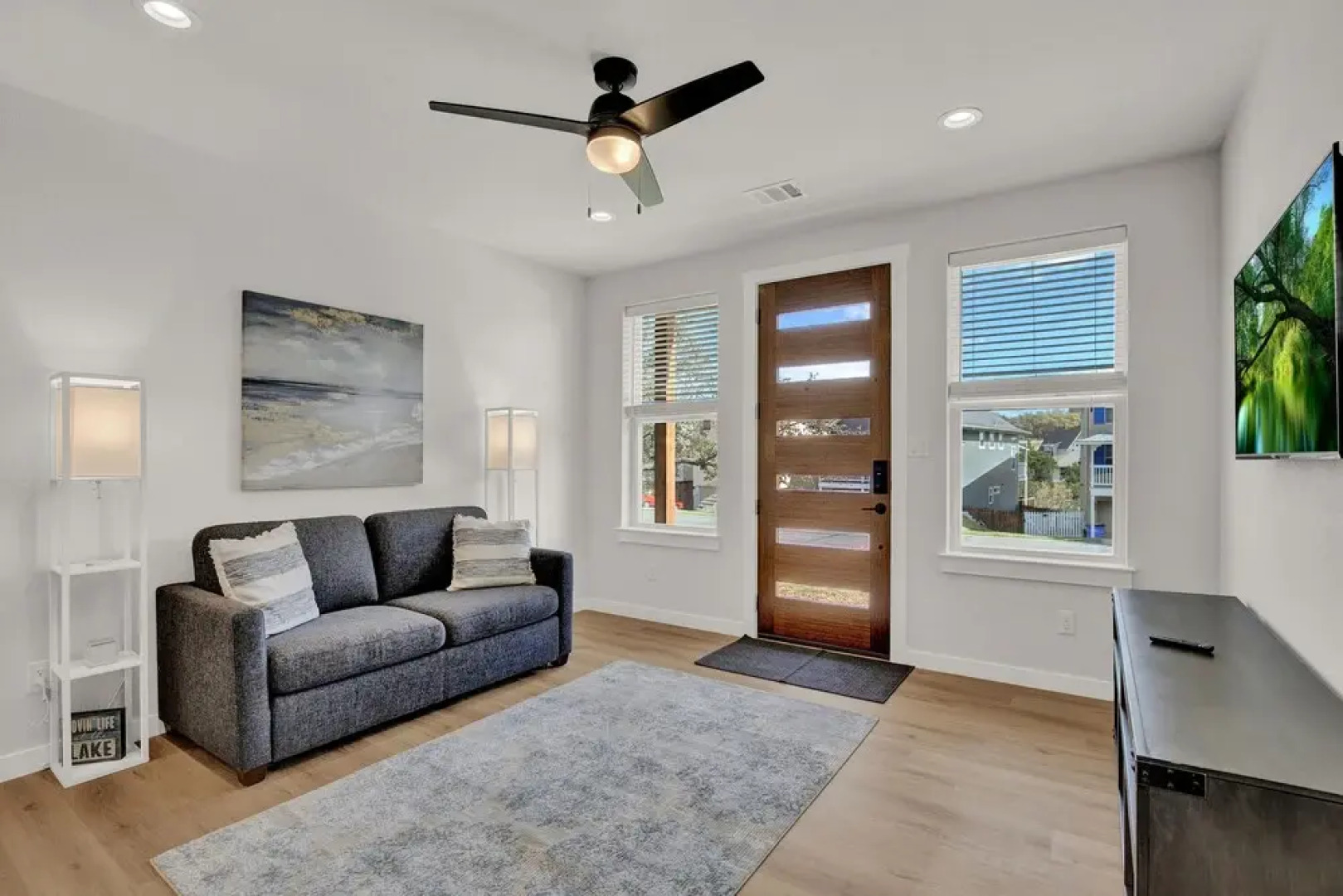 Stunning Lake Home W/pool-beach-gym-boat Access