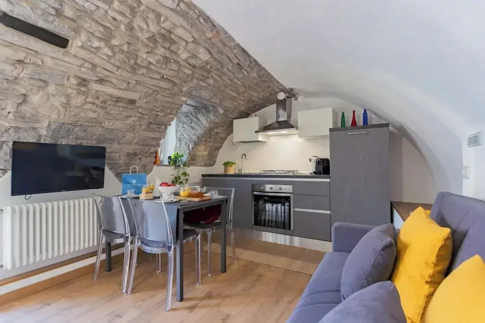 Pozzo Vertical Apartment With Garden and Parking by Rent all Como