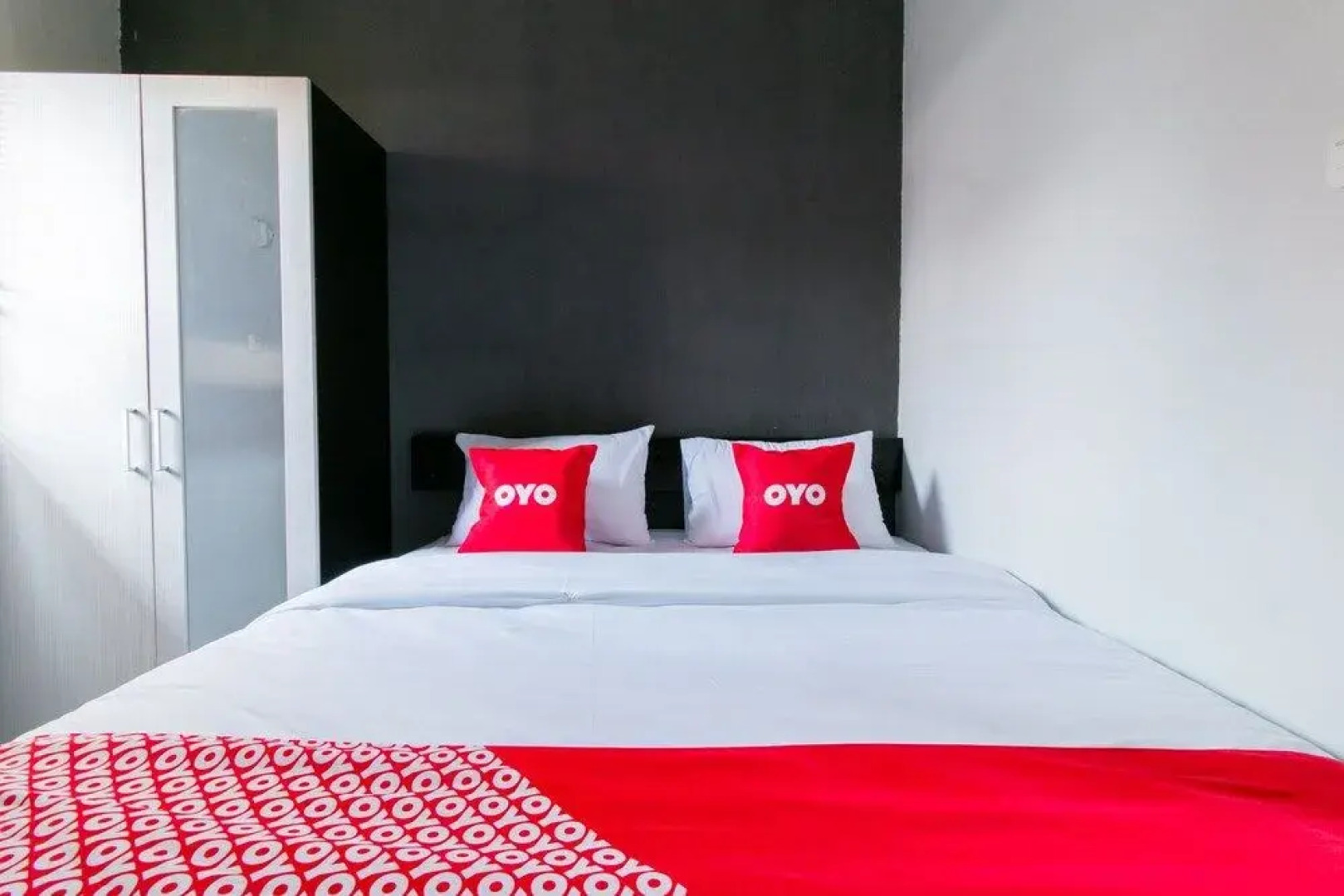 Oyo 1898 Louise Place