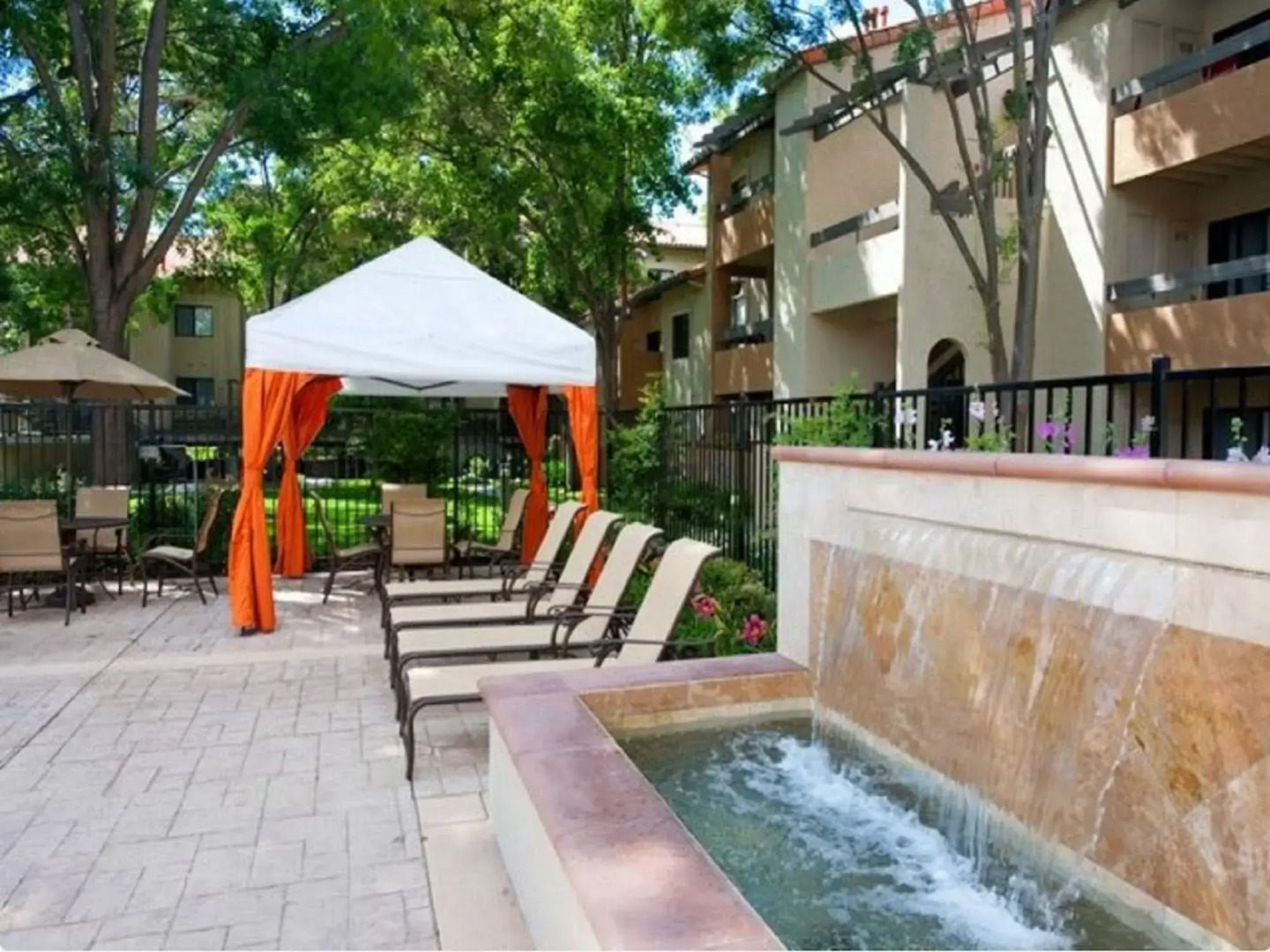 Global Luxury Suites at Villa Street