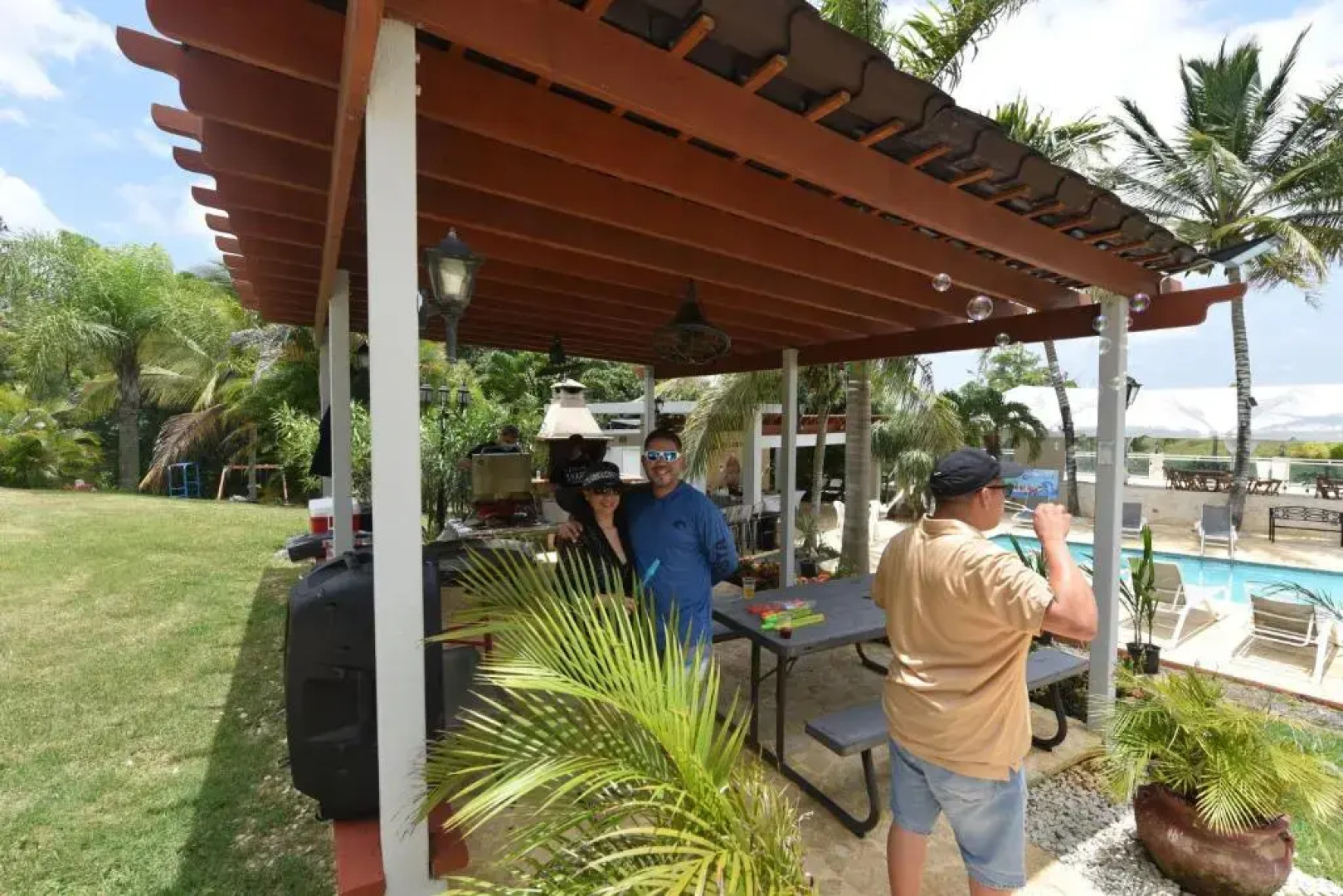 Isabela Villa sleeps 40, pool, Jacuzzi, BBQ, power plant, volley, pool table