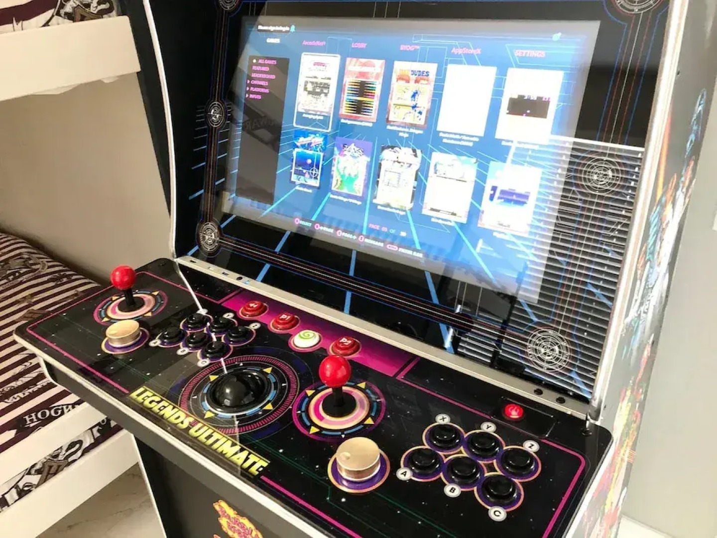 301 - Super Clean & Beautiful. Pools, Gym, Lake