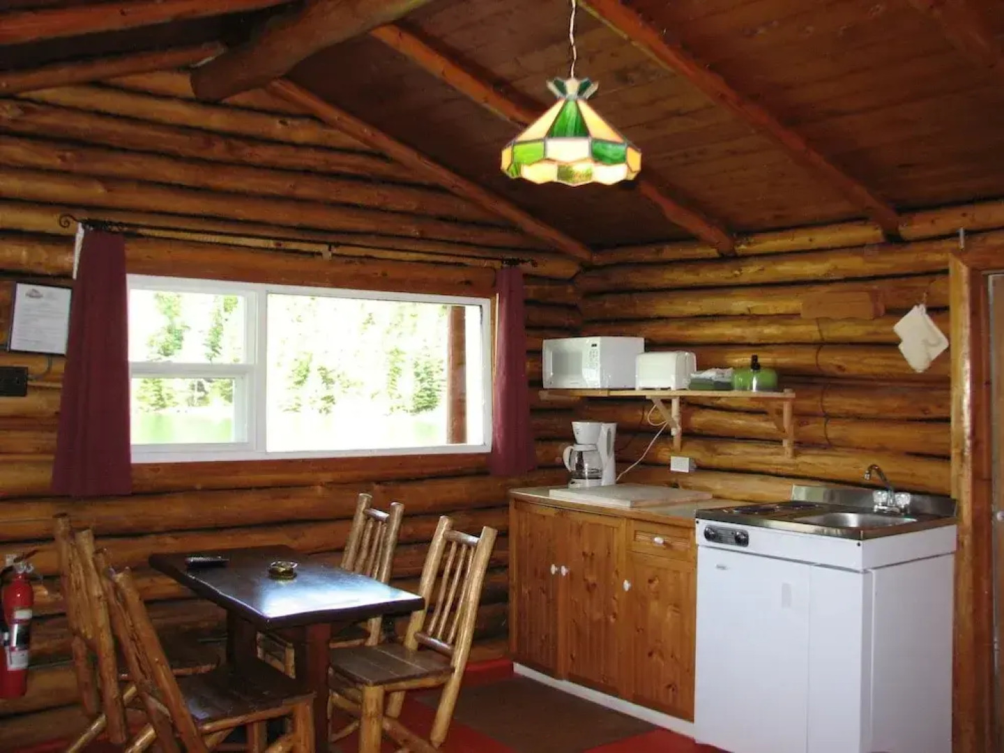 Kan-à-Mouche Pourvoirie Auberge et Chalets