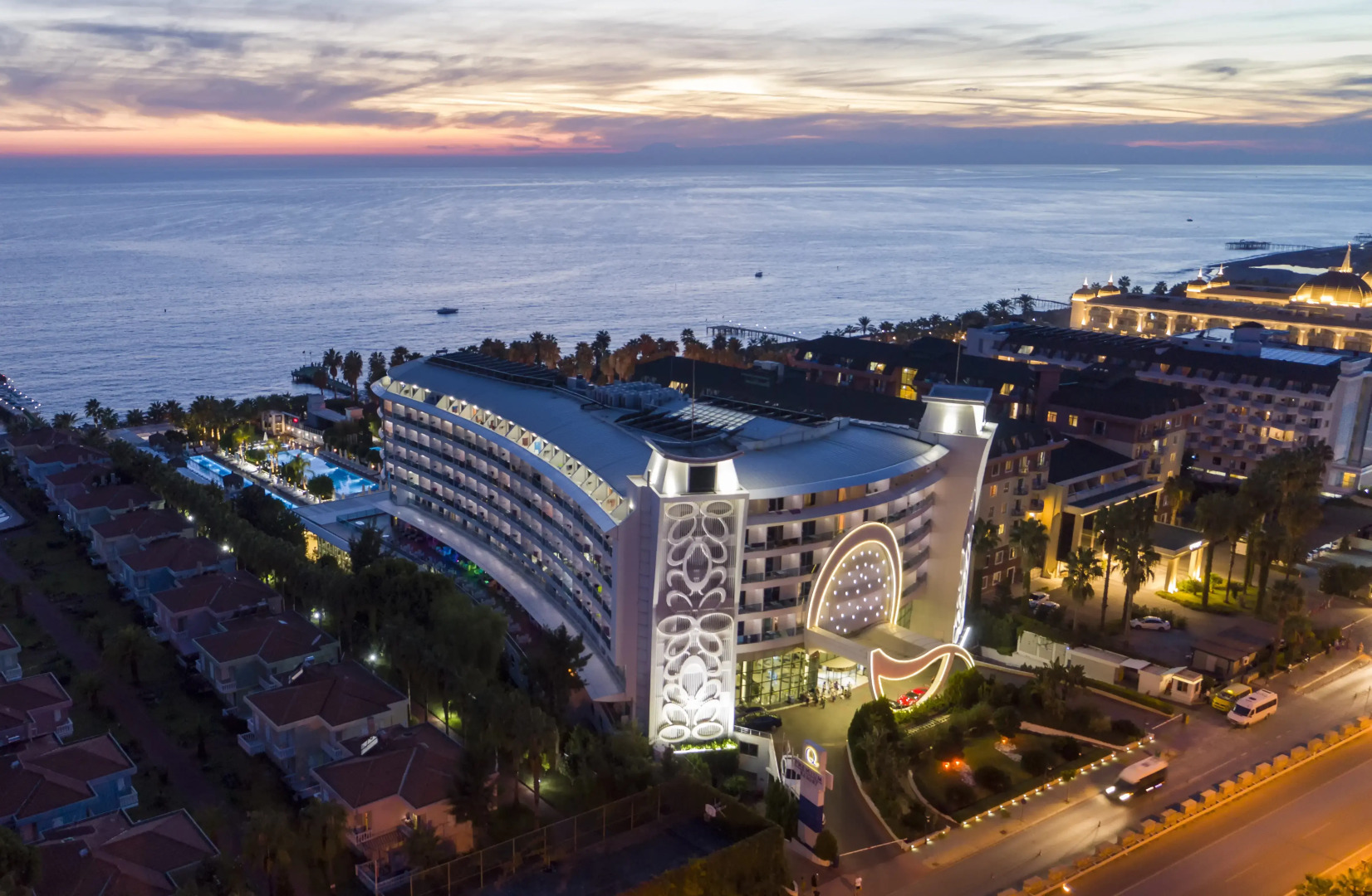 Отель Q Premium Resort