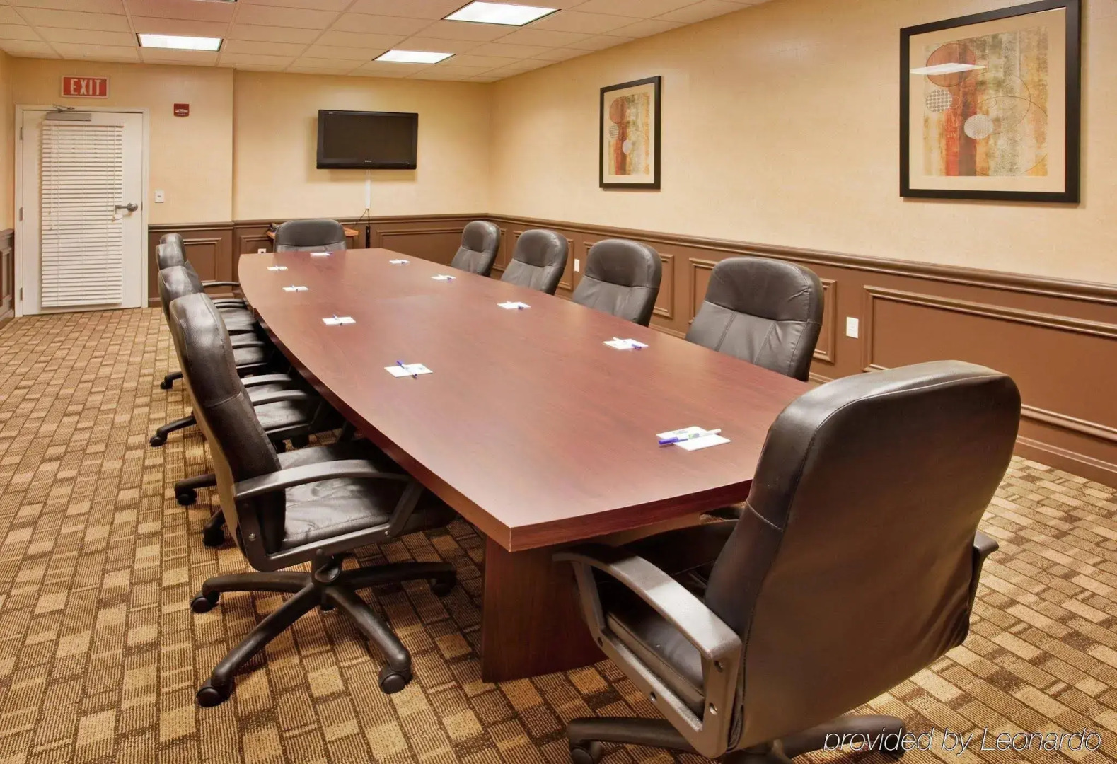 Holiday Inn Express & Suites Wichita Airport by IHG