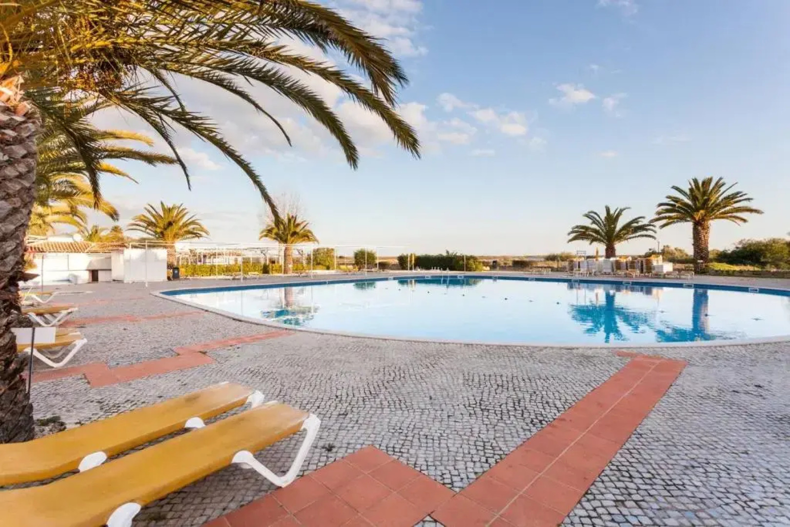 Cabanas Gold By Beach Rentals