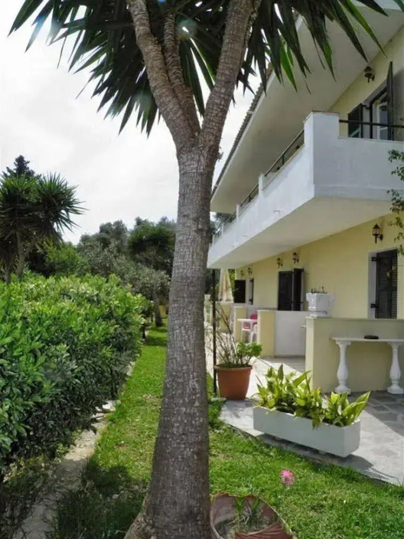 Veroniki Studios & Apartments