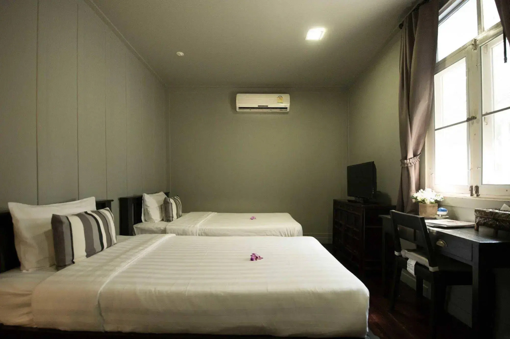 Dorm of Happiness by Tharaburi