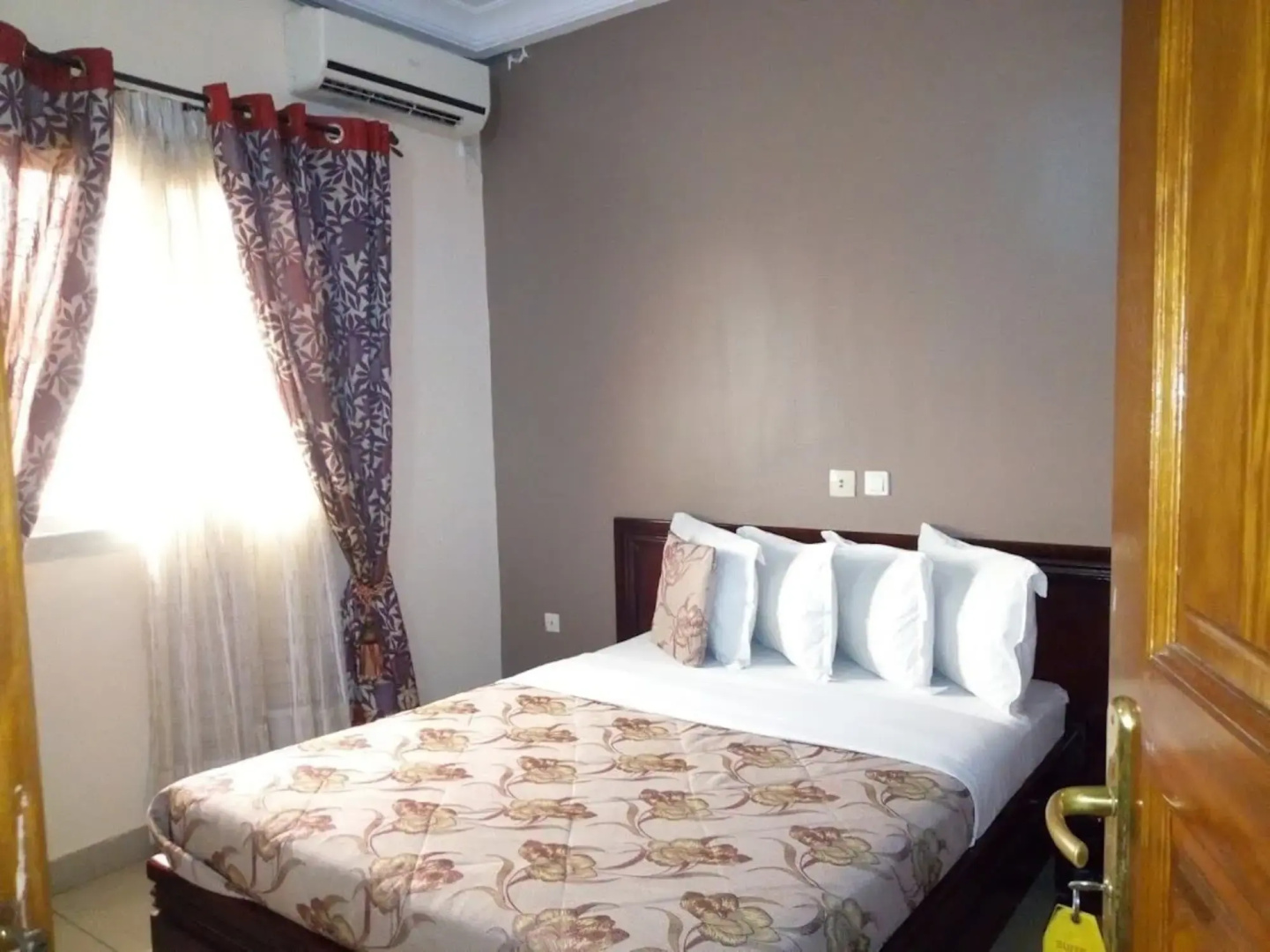 Hotel Vallee Des Rois