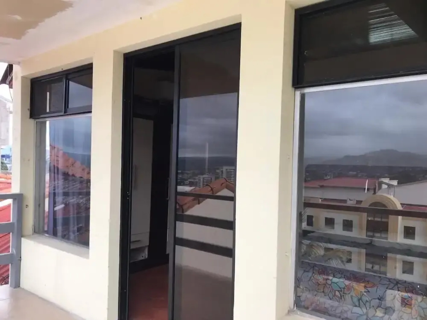 Lomas Apartments & Private Rooms