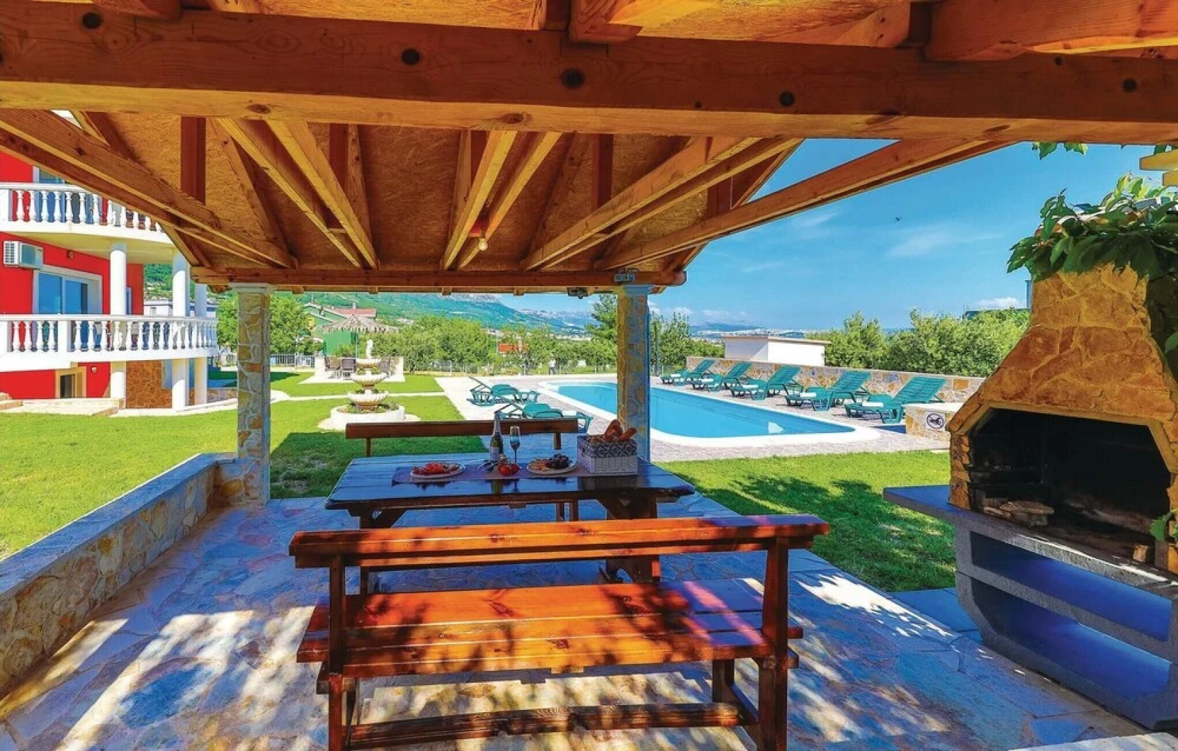 Beautiful Home in Kastel Novi With Wifi and 8 Bedrooms