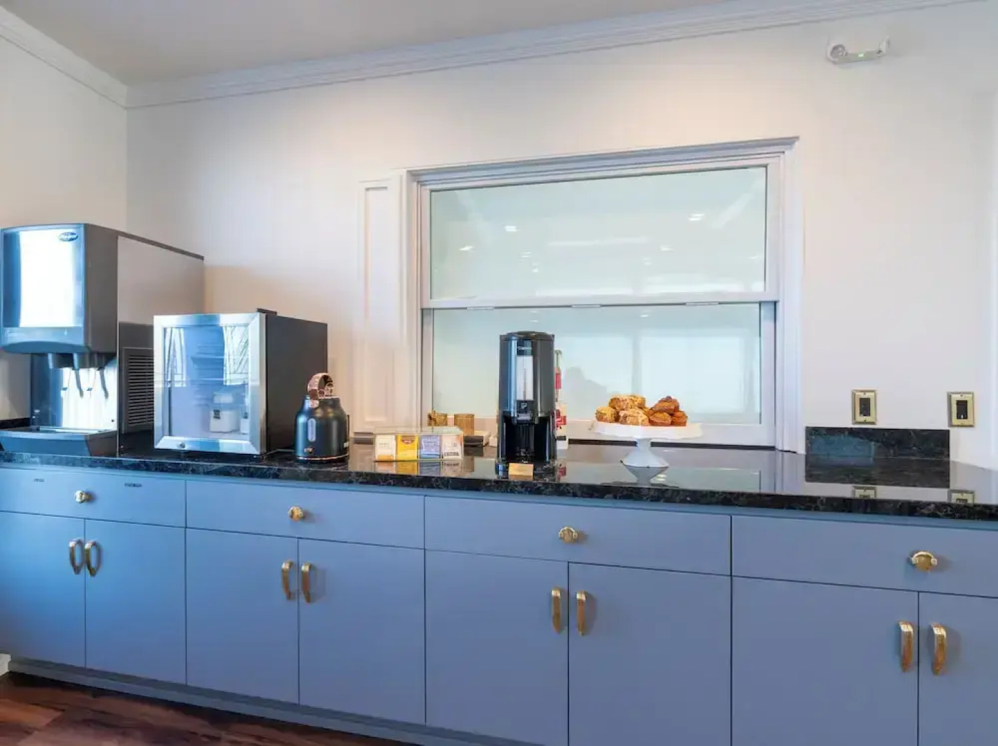 Rhapsody in View Boutique Hotel