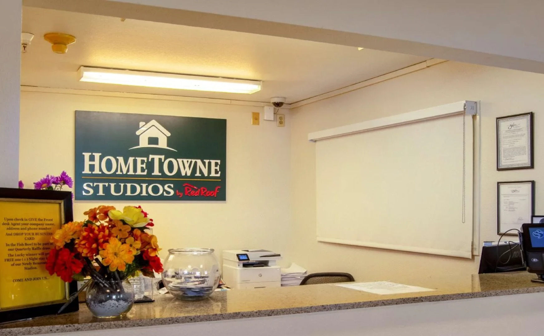 HomeTowne Studios by Red Roof Salem, OR