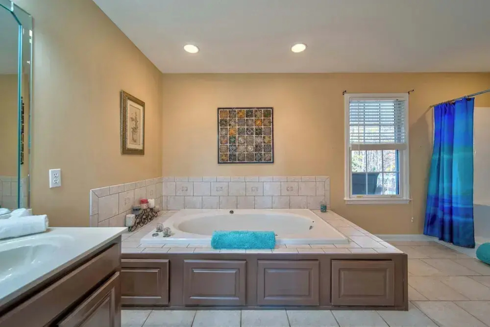 Sunset View 3 BDR Close to Downtown!