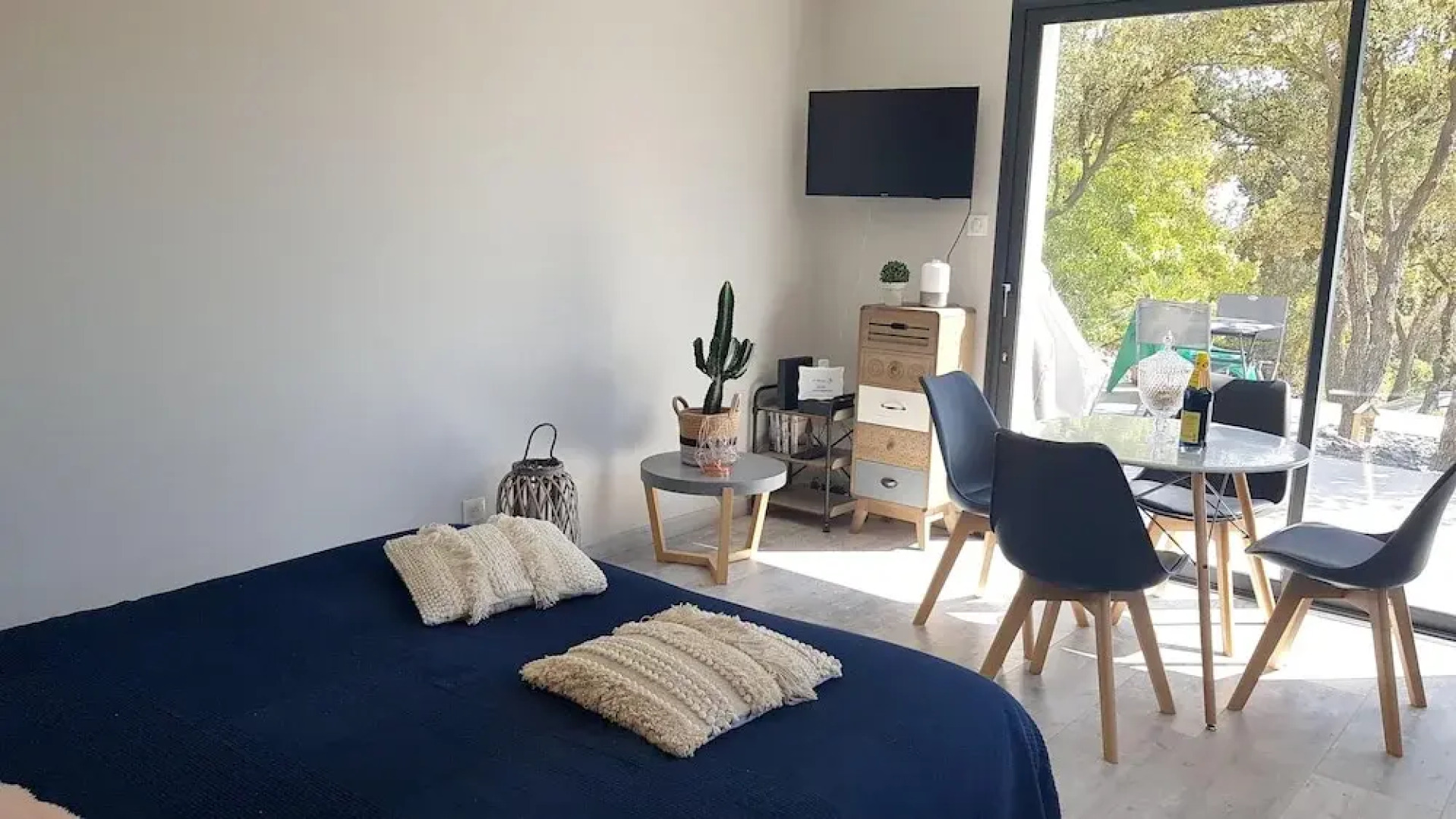 House With one Bedroom in Mornas, With Enclosed Garden and Wifi