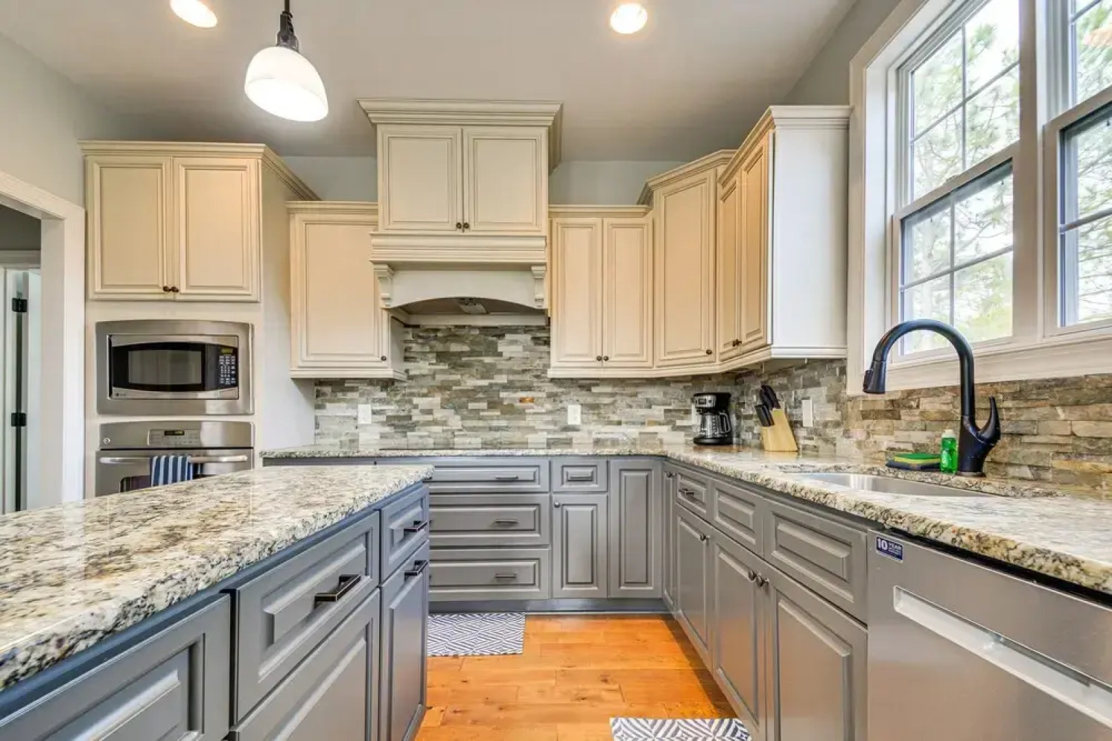 Spacious Home w/ Fireplace - Near Pinehurst Golf!