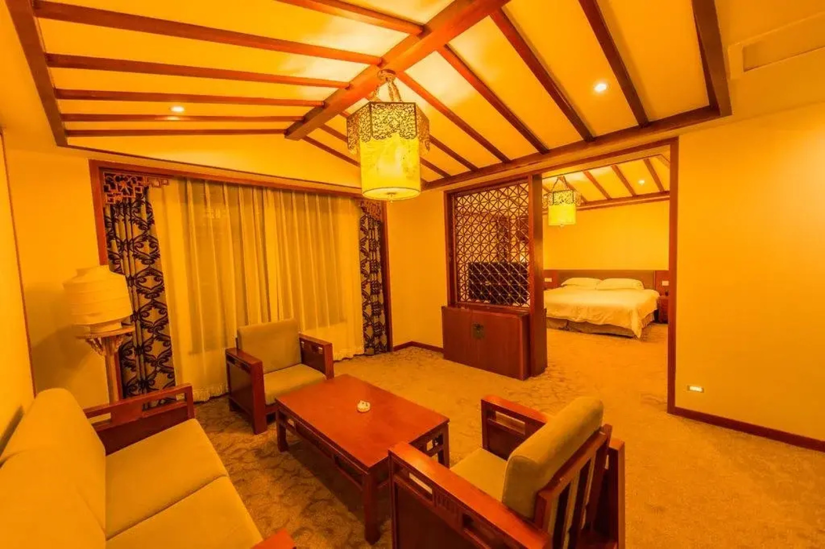 Taohuatanpan Holiday Hotel