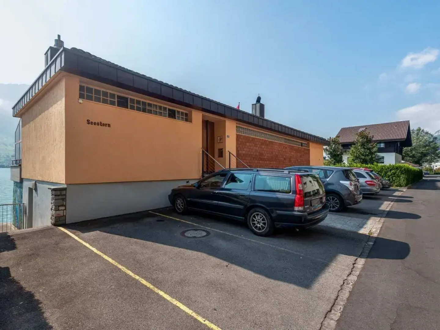 Seestern am See mit Motorboot Ennetb Rgen