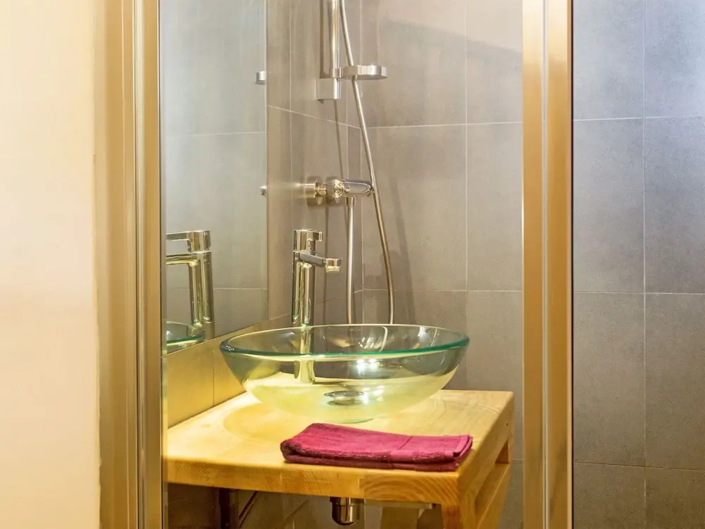 Luxury Chalet, Near the ski Slopes, With Fireplace, Sauna, Jacuzzi and Internet Access