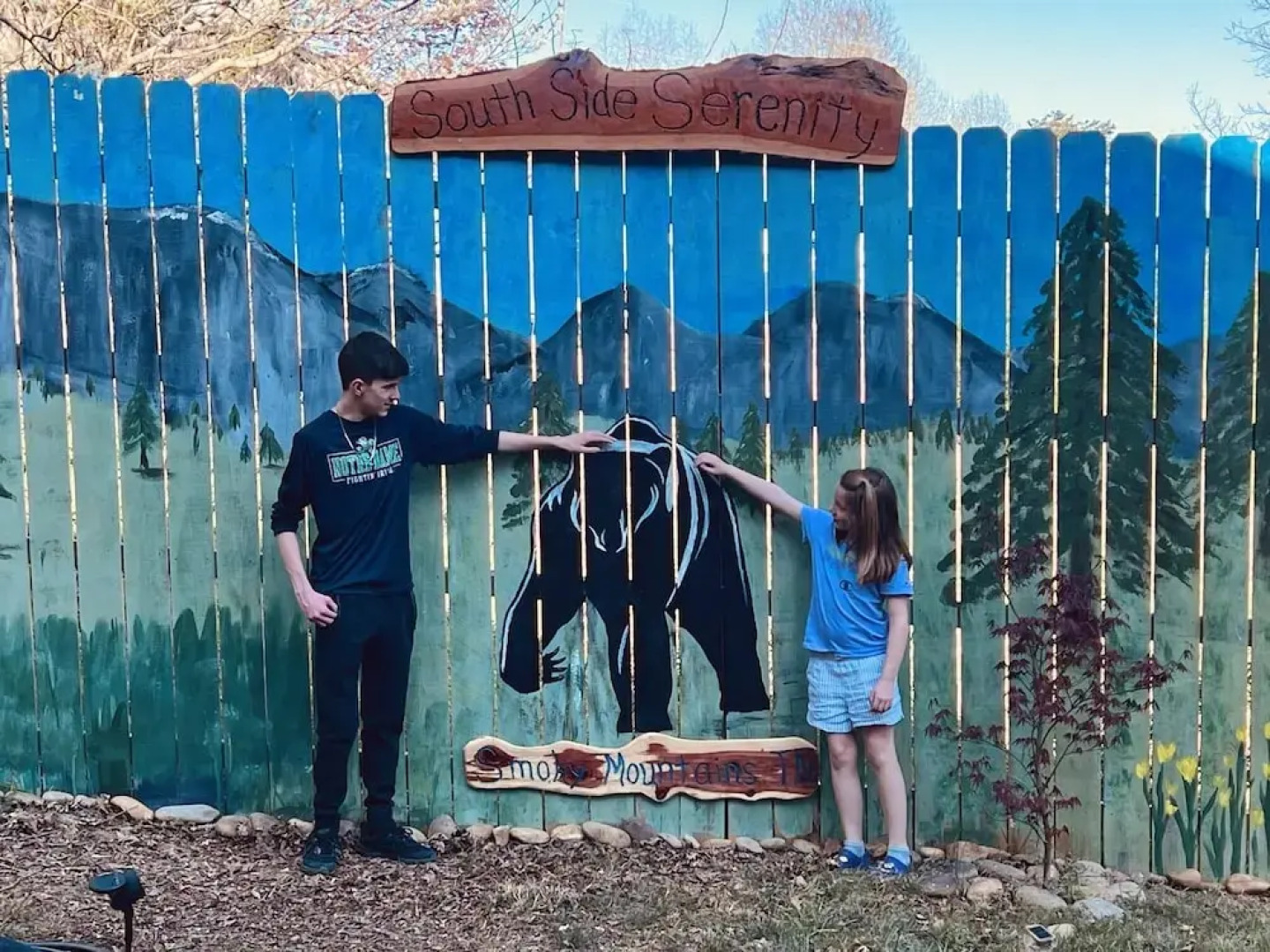 South Side Serenity 2 Bedroom Cabin by RedAwning