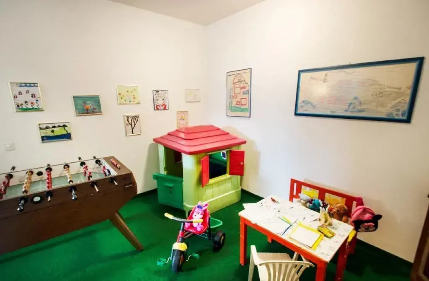 International au Lac Historic Lakeside Hotel