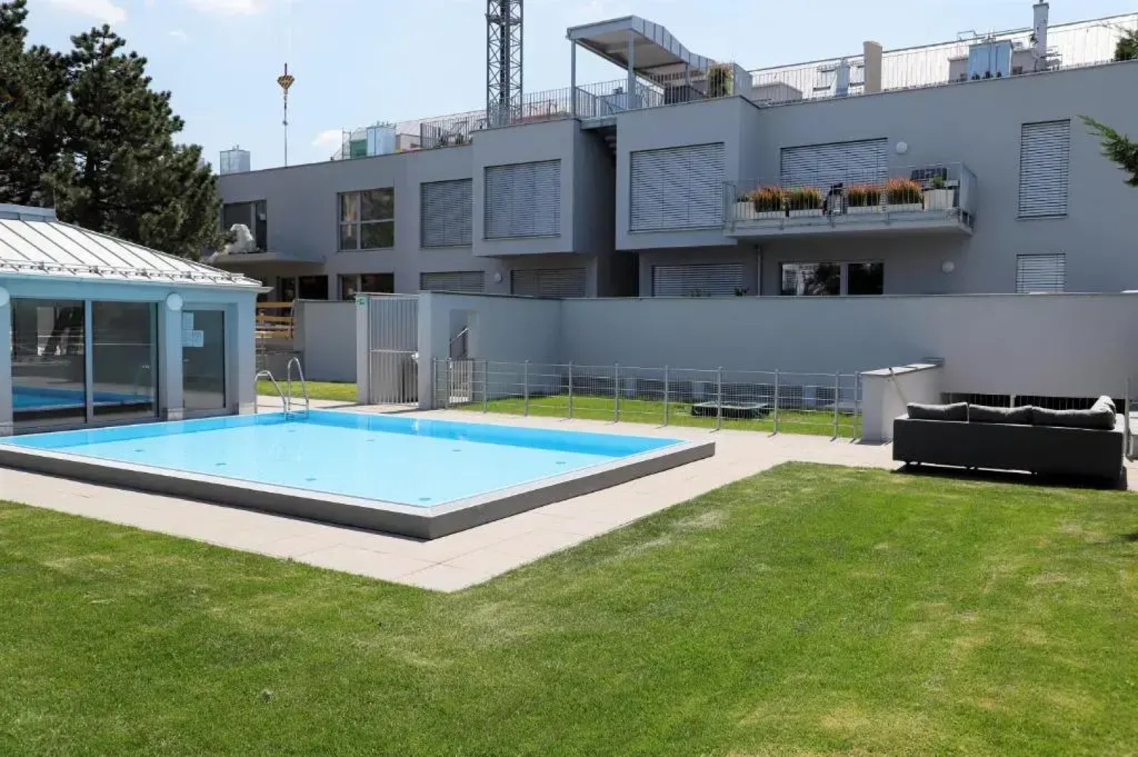 Yellow Flower Apartment with Pool - 5 min to Lake