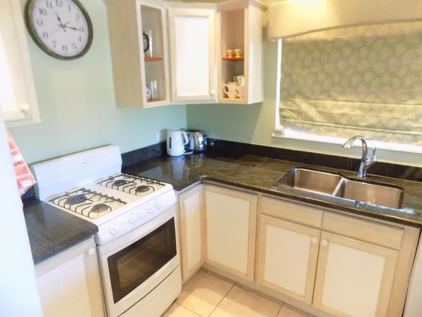 The Pelican #3 - Spacious 2 bedroom 2.5 bath waterfront townhome in the heart of Rodney Bay. 2 Townhouse by RedAwning