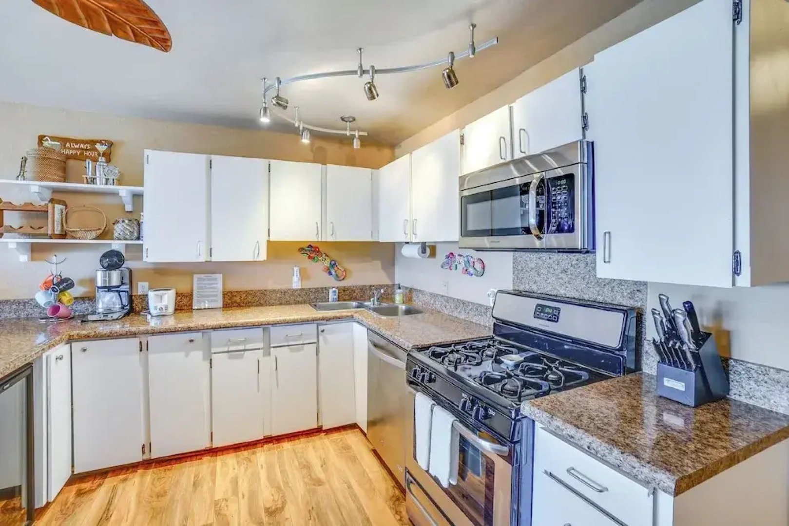 Kaunakakai Condo w/ Private Lanai & Ocean Views!