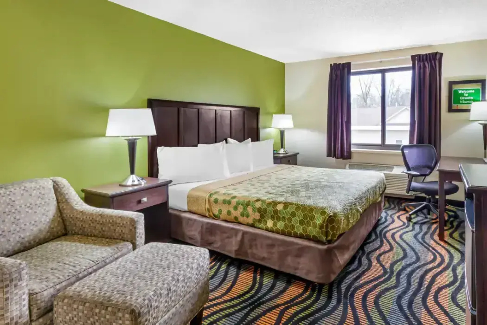 Econo Lodge Inn & Suites Oconto