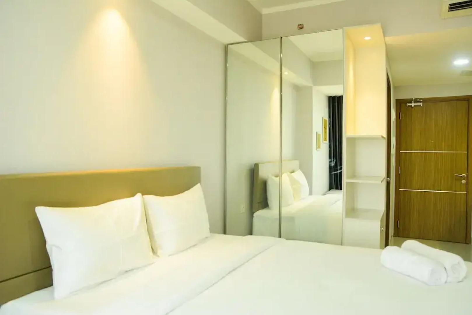 Mahogany Suites Studio Room The Oasis Apartment Cikarang